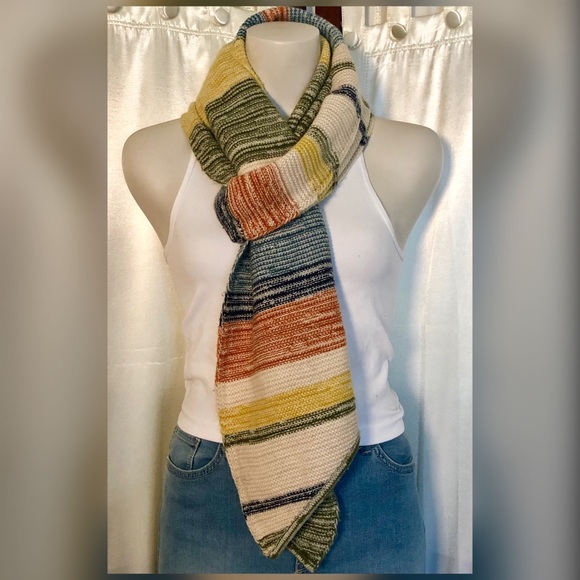 Beautiful wrap/scarf - Picture 4 of 4